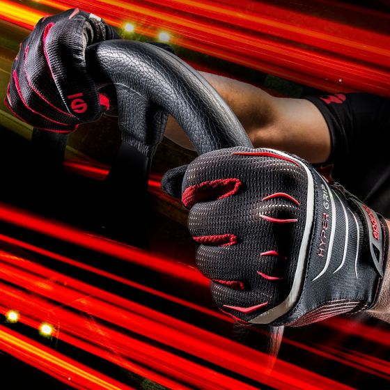 sparco_hypergrip_gaming_glove_action_web_1.jpg